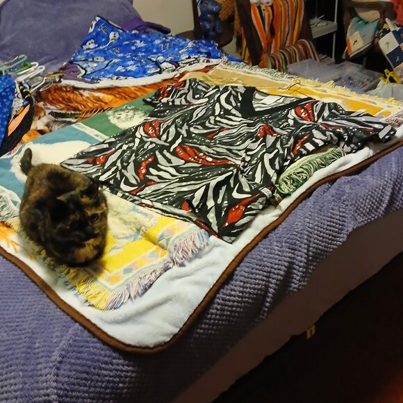 UA Scrubs 2X Red/Gray/White Animal Print Short Sleeve Scrub Top - Picture 6 of 7